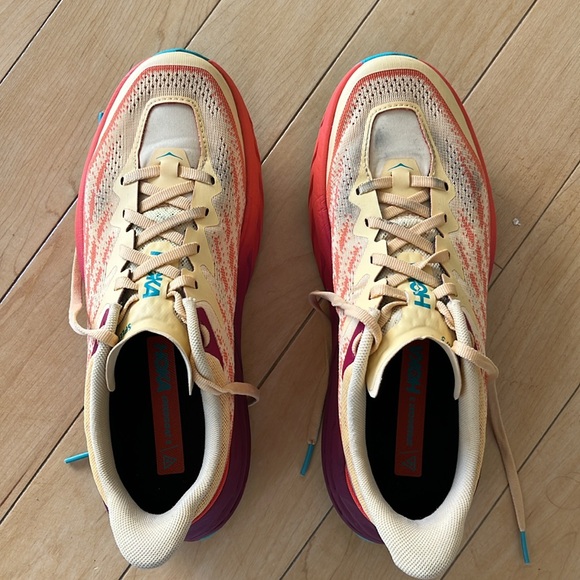 EUC Hoka Ones Speedgoat 5 Women’s 9 Running Shoes Grip Cushion Bright Colors - Picture 2 of 6